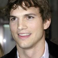 Jadi Perenang, Ashton Kutcher Jauhi Rokok
